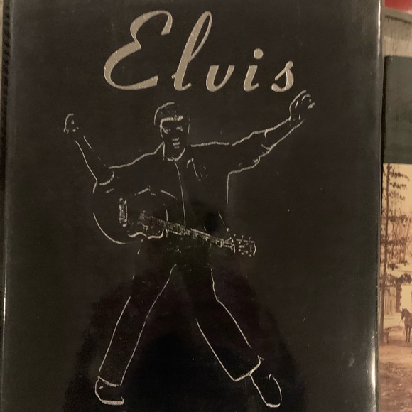 Elvis Book Collection - Picture 6 of 7
